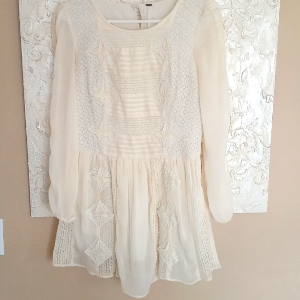 Free People dress. long sleeve embroidered mini dress xs